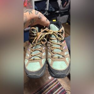 Women’s Merrel x Unlikely Hikers Mid Hiking Boots Size 10 Wide